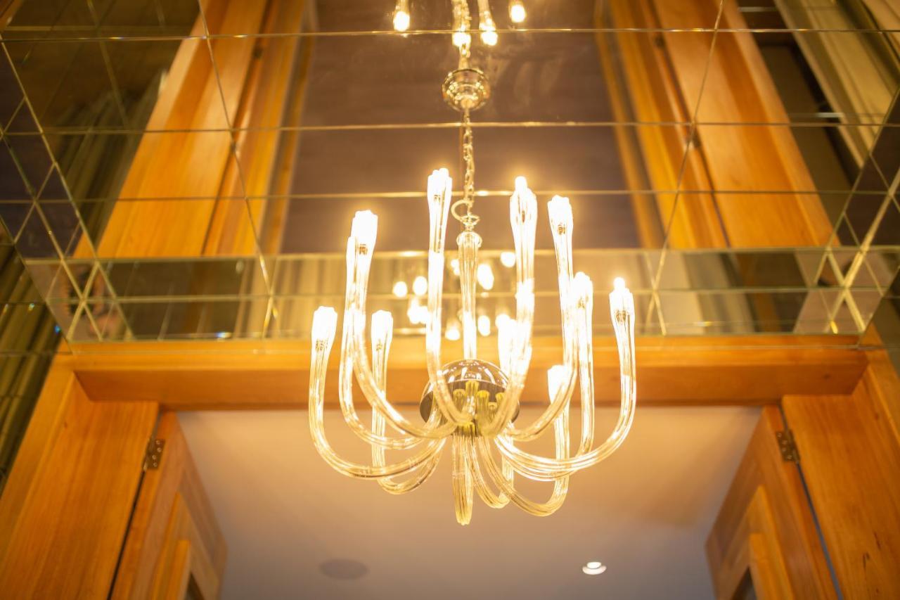 Grand Brizo Comahue Hotel เนวเก็น ภายนอก รูปภาพ