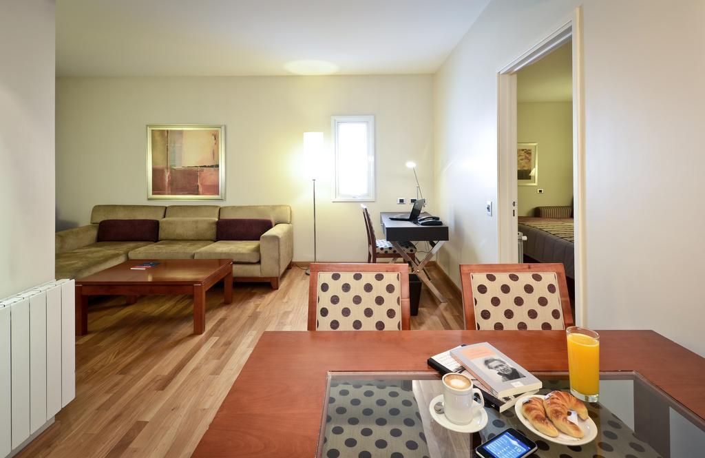 Grand Brizo Comahue Hotel เนวเก็น ภายนอก รูปภาพ